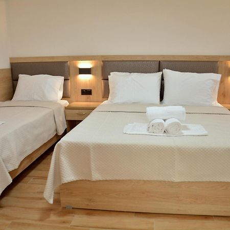 Denis Studios And Apartments Paralía الغرفة الصورة