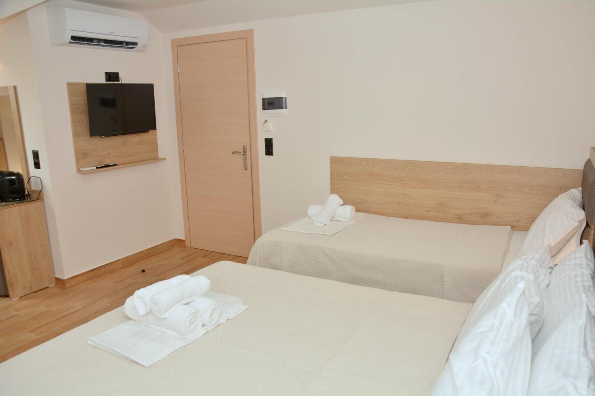 Denis Studios And Apartments Paralía الغرفة الصورة