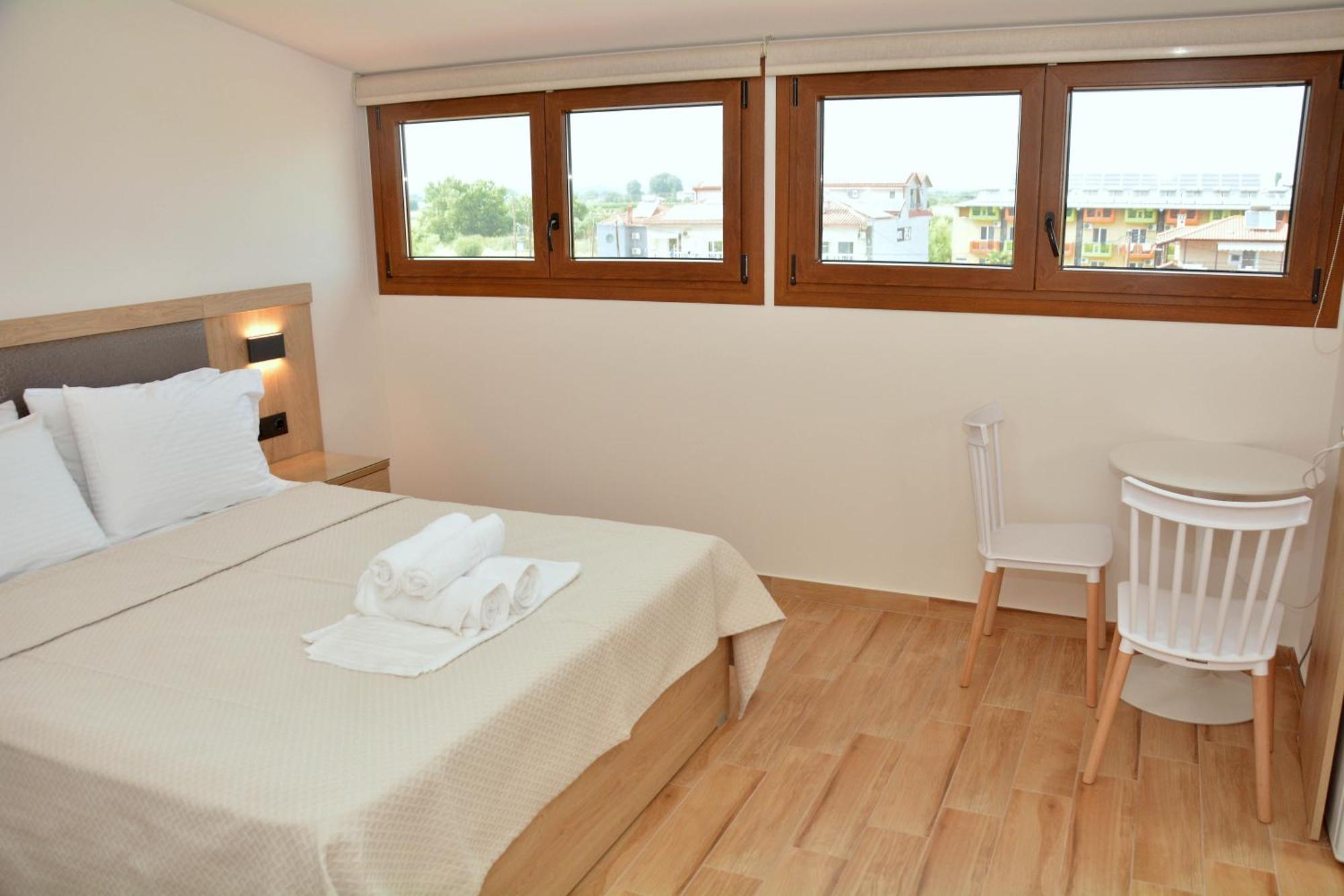 Denis Studios And Apartments Paralía الغرفة الصورة